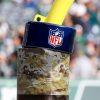 NFL Spielplan 2024 - Supplemental Draft - Official NFL American Football Herren USA Shield on goalpost pad during the game betwee