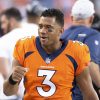 August 27, 2022, Denver, Colorado, USA: Denver Broncos Quarterback RUSSELL WILSON readies fire up a team mate from the sideline before the start of the game at Empower Field at Mile High Saturday night. The Broncos beat the Vikings 23-13 Denver USA - ZUMAav4_ 20220827_zaf_av4_037 Copyright: xHectorxAcevedox