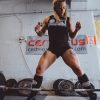 Photo Woman lifting weights